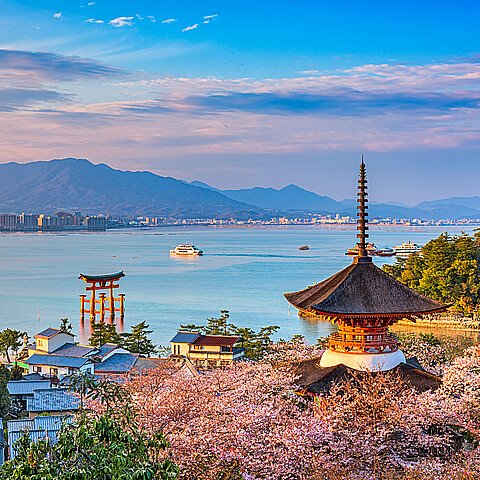 Isla Miyajima, Hiroshima, Japón en primavera