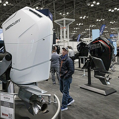 La mayoría de los motores fueron enviados a Tomás Vale Valdivia, un individuo que actuaba como colaborador en la trama y residía en México.