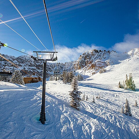 El niño quedó enterrado bajo la nieve hasta que llegaron las autoridades