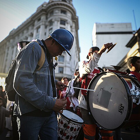 Los jóvenes encabezan las protestas en Argentina 