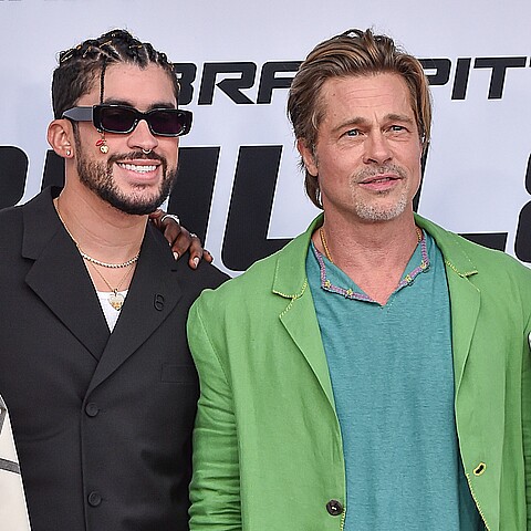 Bad Bunny, Brad Pitt y Joey King en el estreno de Hollywood de "Bullet Train", el 1 de agosto de 2022