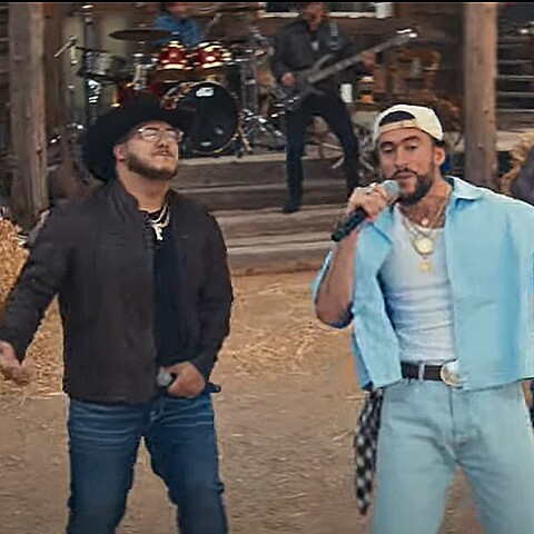 Los artistas se unieron en una balada romántica y norteña