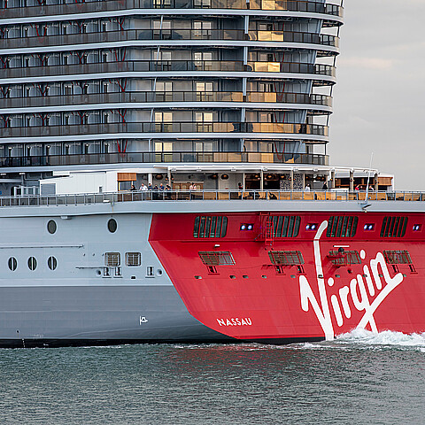 Murió una mujer murió que cayó desde la cubierta de un crucero y aterrizó sobre otro pasajero
