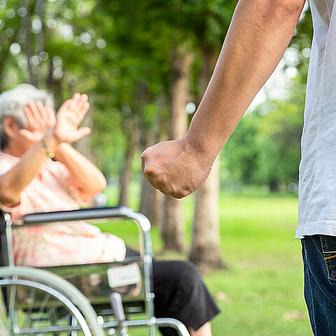 Anciana asustada por ataque