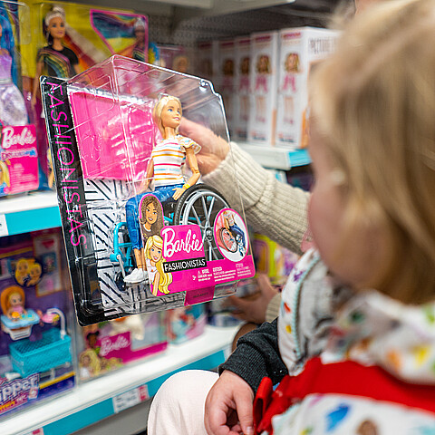 Barbie en silla de ruedas a la venta en la juguetería Entertainer