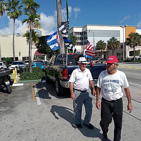 Vigilia Mambisa demonstrate in support of Trump in Miami