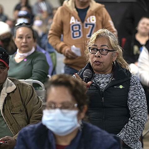 Fotografía de archivo donde aparecen varias personas de origen hispano. 