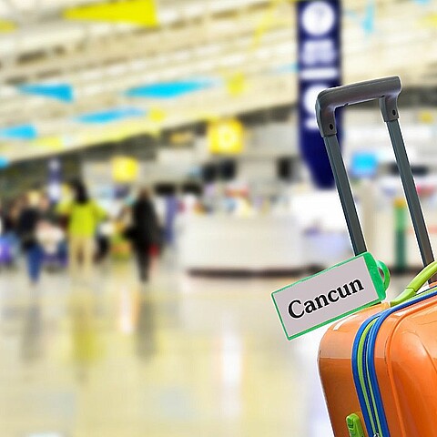 Mujer vive en el Aeropuerto de Cancún