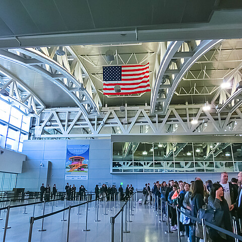 Viajeros en el Aeropuerto Internacional de Miami