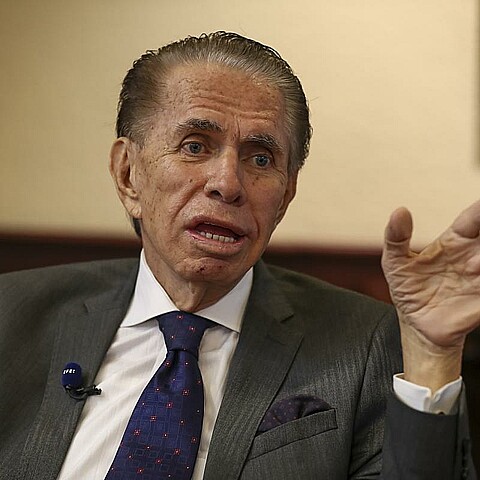 En 2014, la organización de los Guinness certificó el récord de "Don Alfonso" como presentador de noticias durante 47 años y 83 días