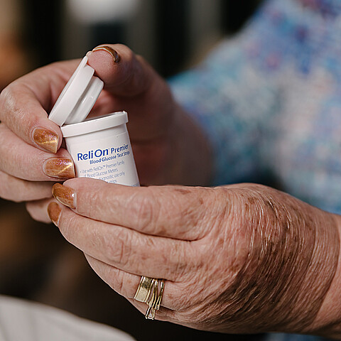 Abuelita aparentemente inocente es acusada de ser la cabecilla de una red de drogas de fentanilo