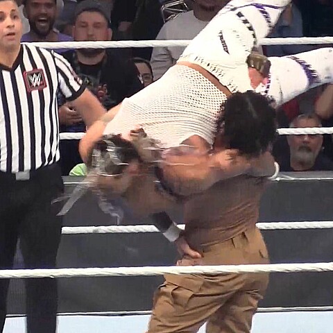 Bad Bunny gana en pela callejera