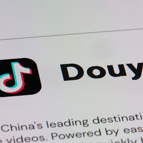 Influencer chino muere luego de transmisión en vivo en la que bebió cantidades excesivas de alcohol