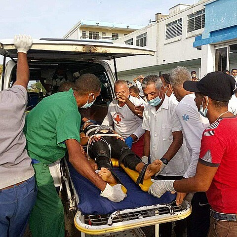 Al menos 4 fallecidos y 15 lesionados en accidente masivo en Guantánamo, Cuba