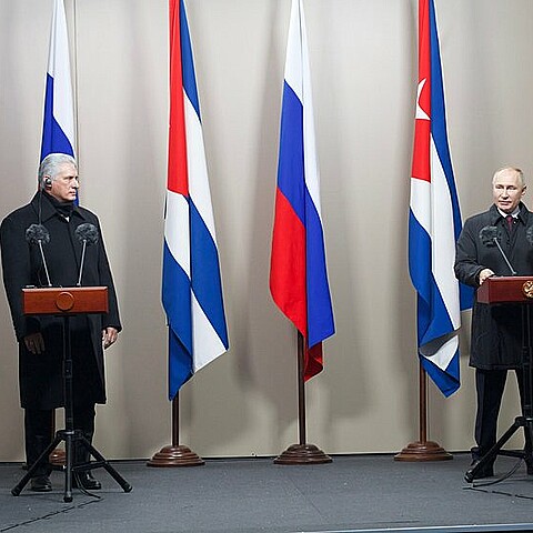 El presidente de Rusia, Vladimir Putin, y el gobernante cubano, Miguel Díaz-Canel