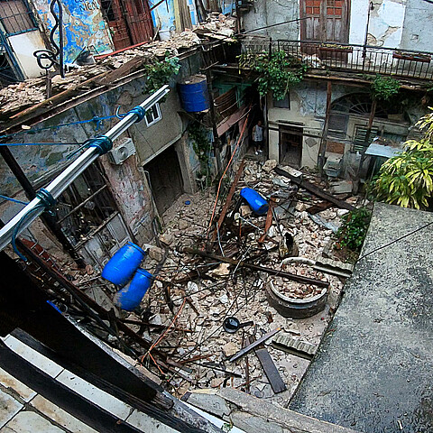 Derrumbe parcial de balcones en viviendas de La Habana Vieja  