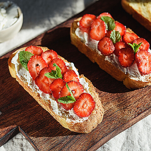 Aperitivo: Bruschetta de fresa para compartir con amigos