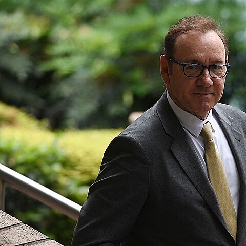 El actor estadounidense Kevin Spacey abandona el Tribunal de la Corona de Southwark en Londres, Gran Bretaña