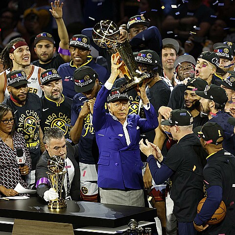 Nuggets ganan a Miami