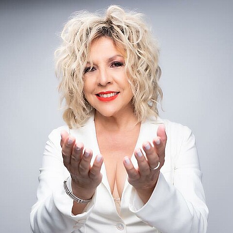 “Albita es maravillosa tanto como intérprete como ser humano", dijo de ella el gran maestro musical cubano Chucho Valdés