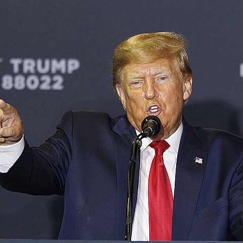 Trum pide pospongan fecha de juicio