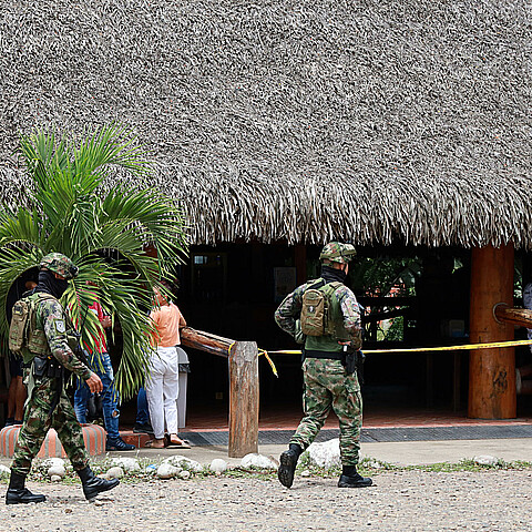 Ejército de Colombia en escena de crimen 