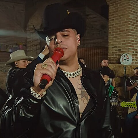 El vocalista mexicano reveló su dura lucha por vivir 