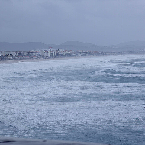 Fuerte oleaje ante la llegada del huracán Hilary, en Los Cabos (México)
