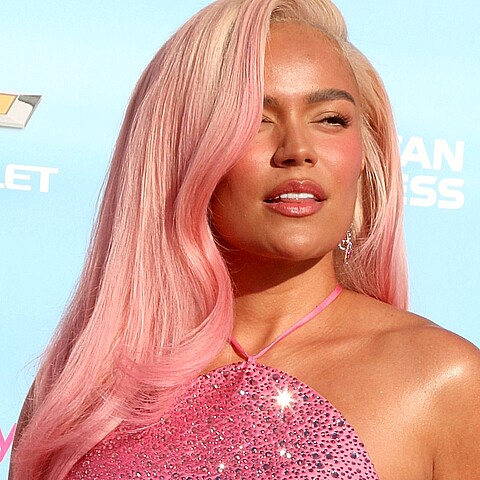 Karol G arrasó en la portada de una famosa revista