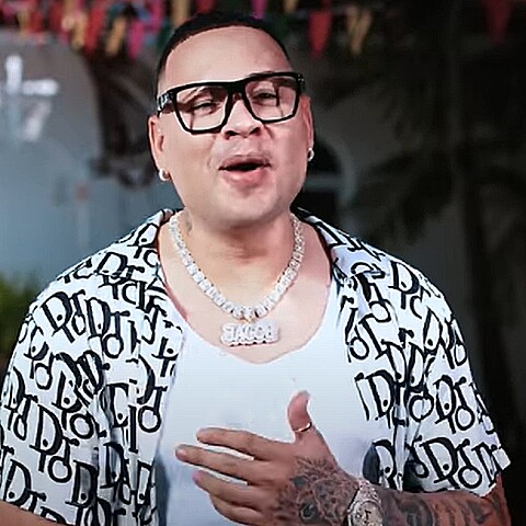 El artista urbano puso a bailar a sus fans 