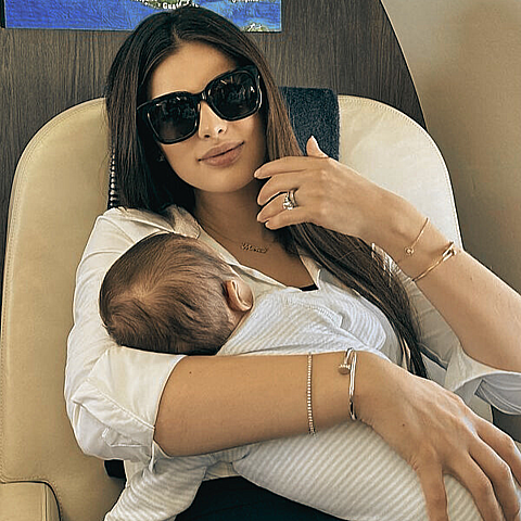 La modelo paraguaya viajó por primera vez con su bebé de tres meses 