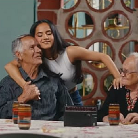 La artista urbana dedicó una canción a su abuelo