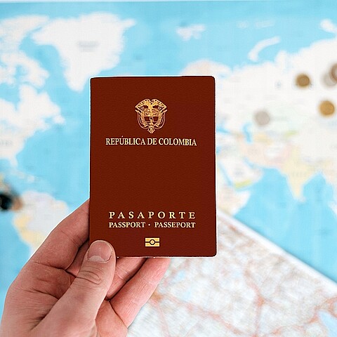 Cómo regularizar mi situación migratoria en Colombia