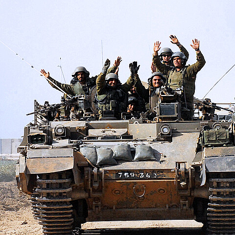 Israeli troops leave the Gaza Strip after Cast Lead operation in 2009