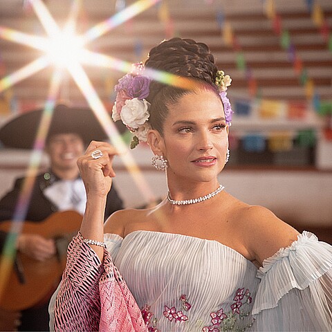 Natalia Jiménez, una de las mayores voces de la música popular hispana, ha lanzado finalmente su esperado nuevo álbum “Antología 20 Años”.