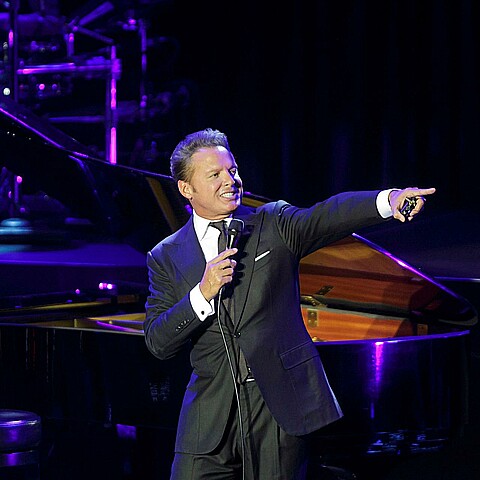 Fotografía de archivo del cantante mexicano Luis Miguel