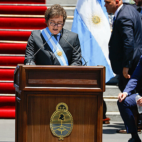 Mile jura como presidente