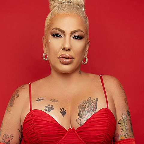 La artista cubana deslumbró en Instagram con un vestido rojo 