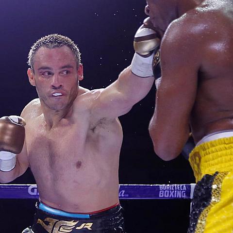 El boxeador de 37 años fue arrestado por posesión ilegal de armas 