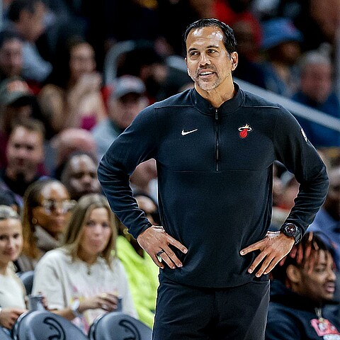 Erik Spoelstra ha llegado a un acuerdo para renovar con los Miami Heat con el mayor contrato que jamás ha firmado un entrenador en la NBA: 120 millones de dólares