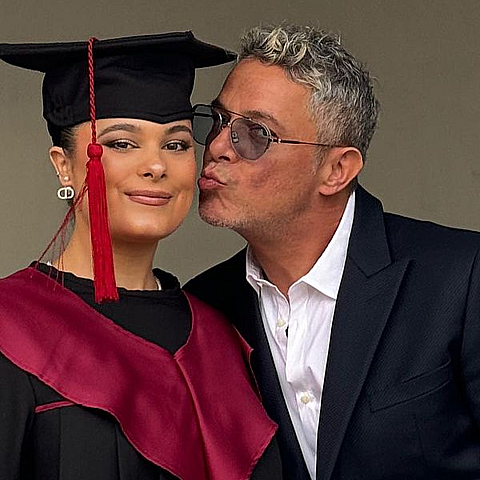 El artista madrileño sorprendió a su hija el día de la graduación en México