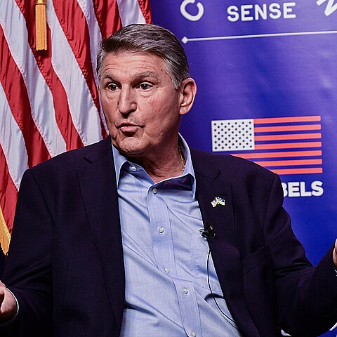 Joe Manchin desafía a Biden