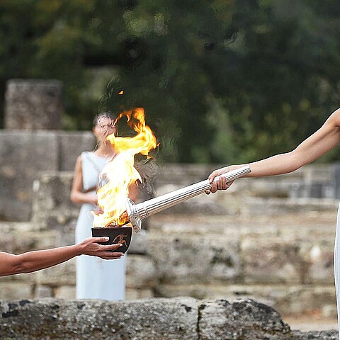 Imagen de Archivo de los Juegos olímpicos y el encendido de la antorcha 