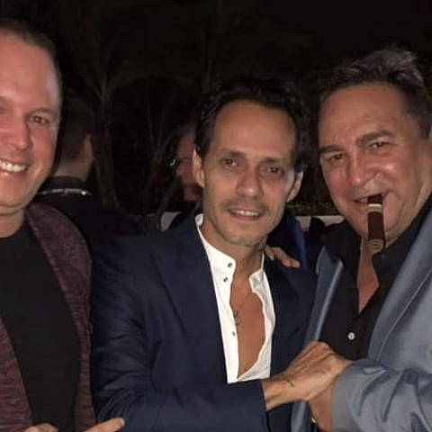El humorista cubano compartió con Marc Anthony y publicó una foto 