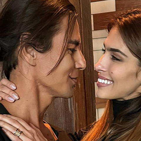 El artista español habló de su relación con la modelo cubana Ariadna Romero 