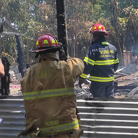 El incendió arrasó con la casa donde murieron las pequeñas de tres años 