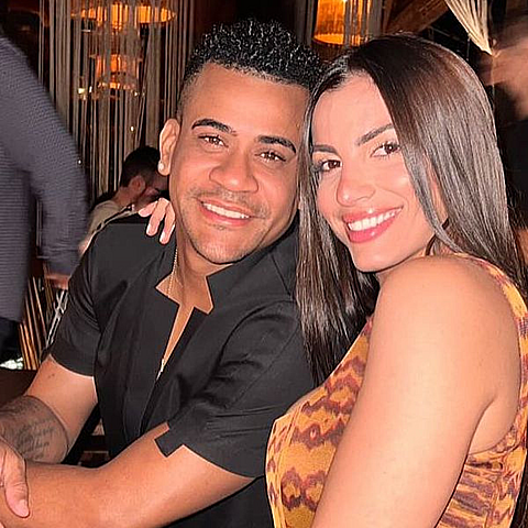 El cantante cubano y su esposa celebraron 10 años juntos 