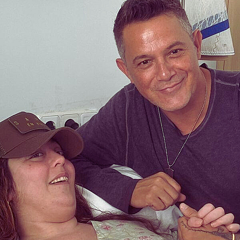 El artista madrileño sorprendió a una fanática en el hospital 