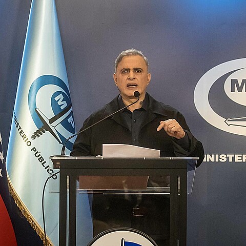 El fiscal del régimen anunció órdenes de captura contra funcionarios argentinos 