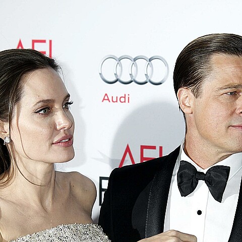 Foto de archivo de la actriz y directora Angelina Jolie y su exesposo Brad Pitt. 
